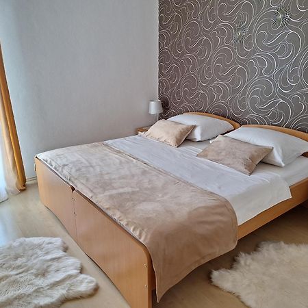 Villa Suzy-Apartments Suzana Lovran Bagian luar foto